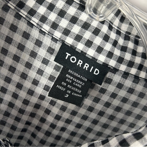 Torrid Black and White Checkered Button-Up Shirt 3X - Picture 4 of 9